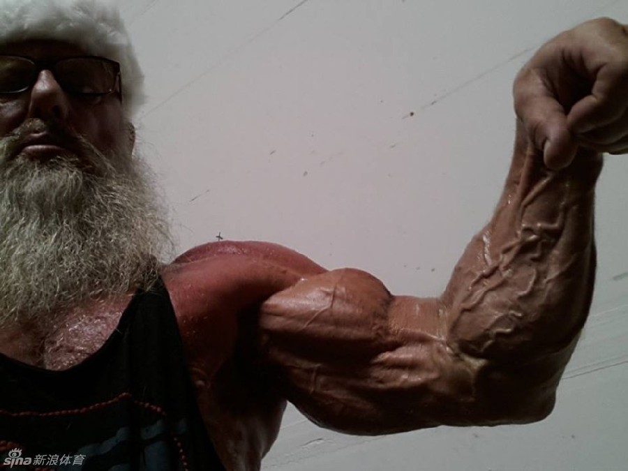 Andreas Cahling, hombre de 62 años tiene los músculos más fuertes