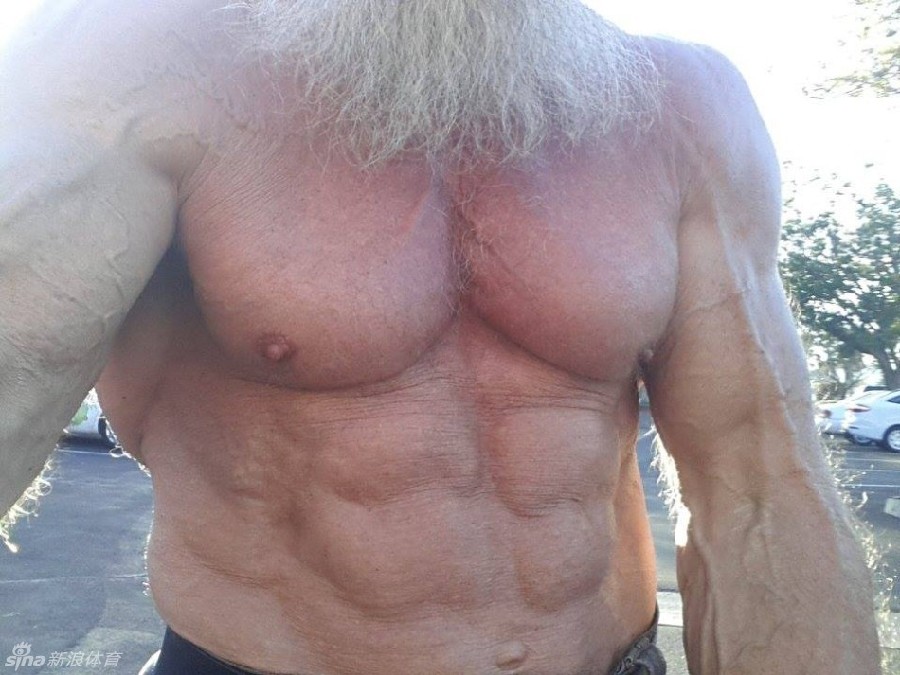 Andreas Cahling, hombre de 62 años tiene los músculos más fuertes