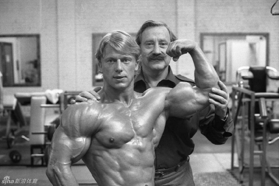 Andreas Cahling, hombre de 62 años tiene los músculos más fuertes