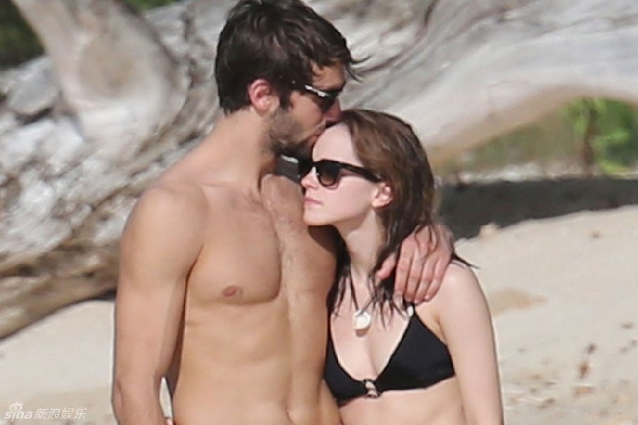 Fotos de Emma Watson y su nuevo novio en la playa