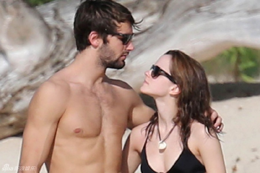 Fotos de Emma Watson y su nuevo novio en la playa