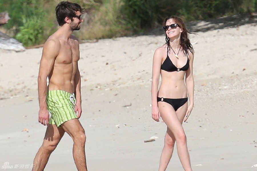 Fotos de Emma Watson y su nuevo novio en la playa