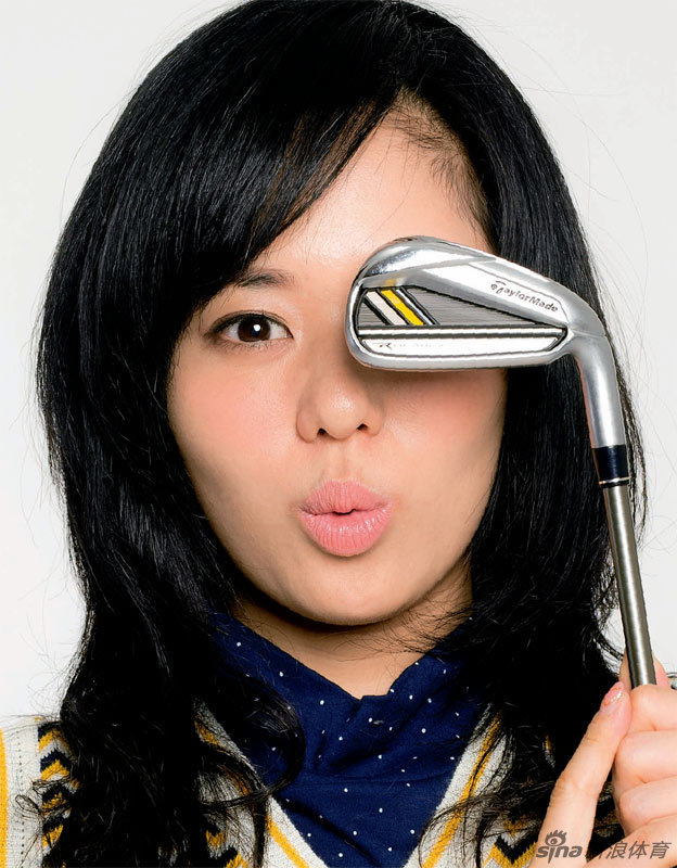 Nuevas fotos de golf de la sexy japonesa Aoi Sora
