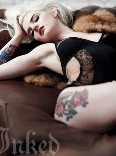 Candente modelo Katrina Darling posa desnuda