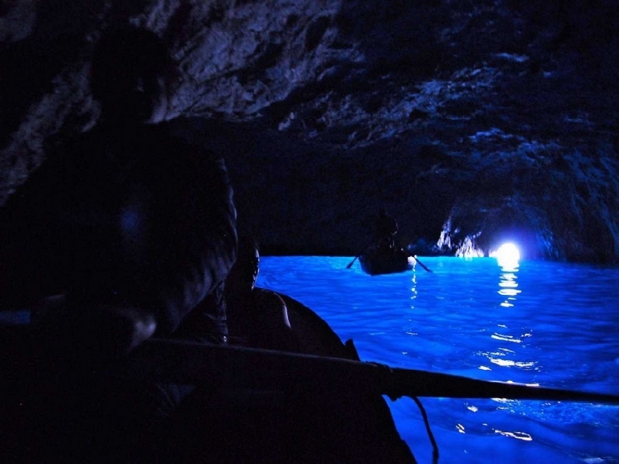 Cueva Azul, Italia