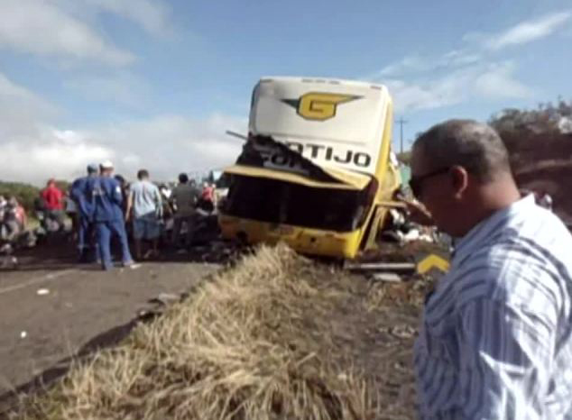 Al Menos Muertos En Choque Entre Autob S Y Tractor En Brasil Spanish