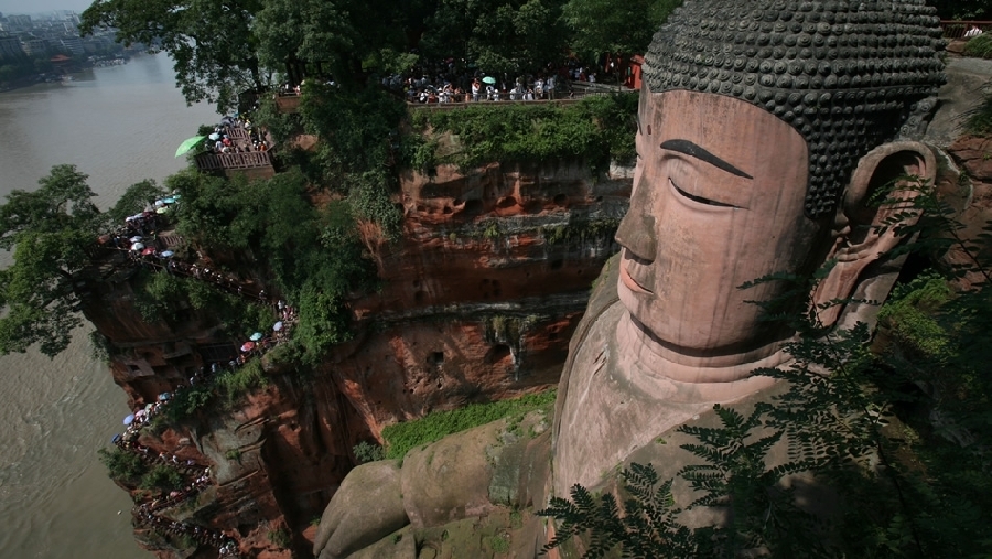 El buda de Leshan, en la montaña Emei, mide 71 metros de alto y fue construido hace 1,200 años.