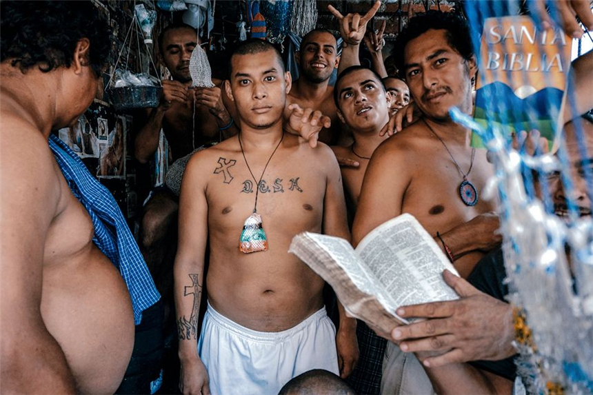 Mirada secreta al interior de la cárcel en El Salvador