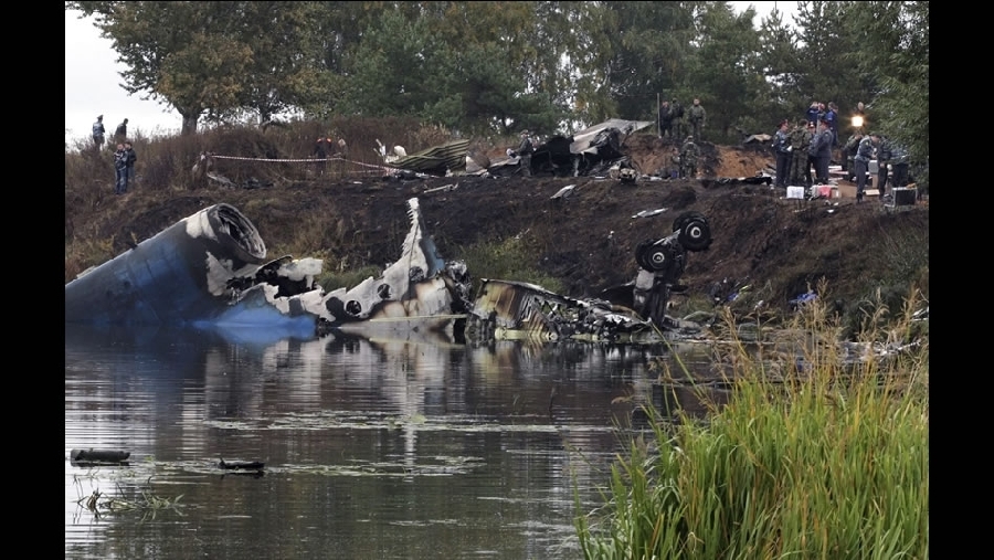 Un avión que llevaba docenas de jugadores de hockey se estrelló el 7 de septiembre de 2011 en las afueras de Yaroslavi, Rusia. En el accidente fallecieron 43 personas.