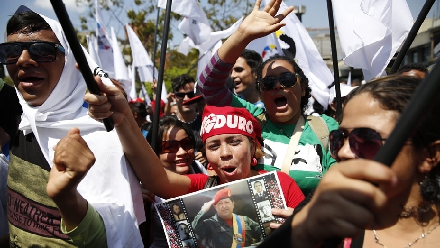 Nueva jornada de protestas en Venezuela deja un joven y un agente muertos