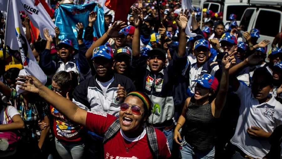 Nueva jornada de protestas en Venezuela deja un joven y un agente muertos