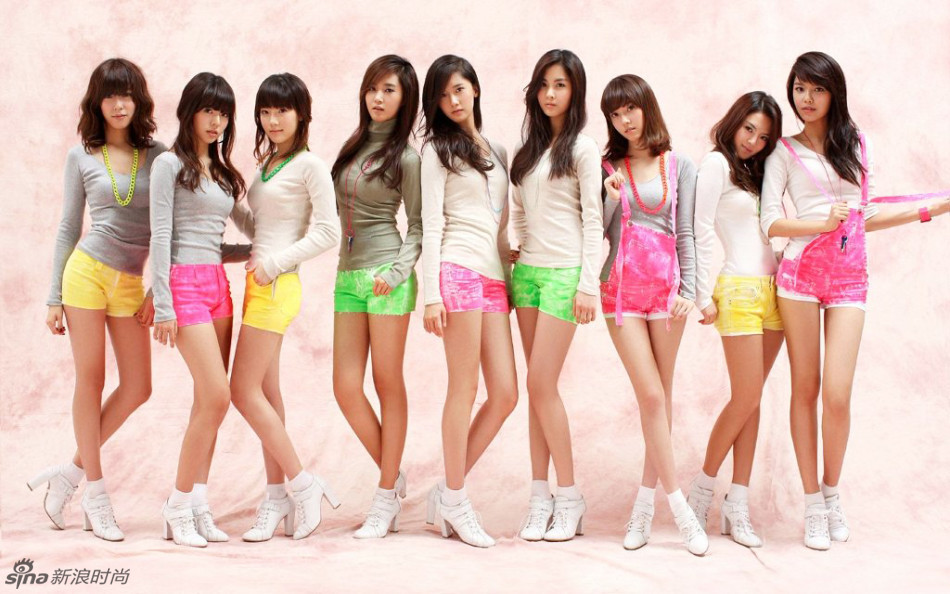 Jovencitas coreanas enseñan sus largas piernas y sexys 