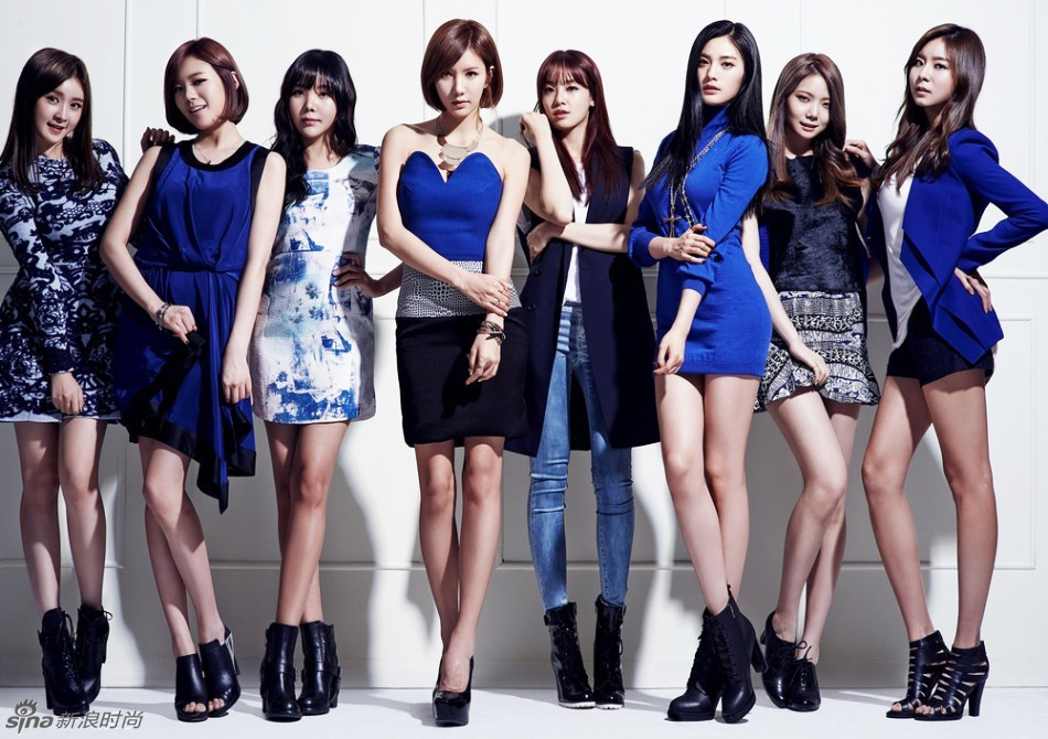 Jovencitas coreanas enseñan sus largas piernas y sexys 