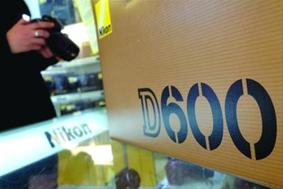 Problema de polvo en cámaras Nikon D600 aparece en programa televisivo