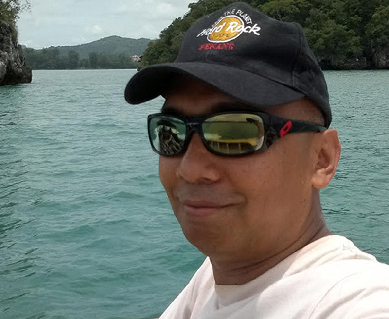 Revelan fotos de la vida diaria del piloto Zaharie Ahmad Shah del vuelo MH370