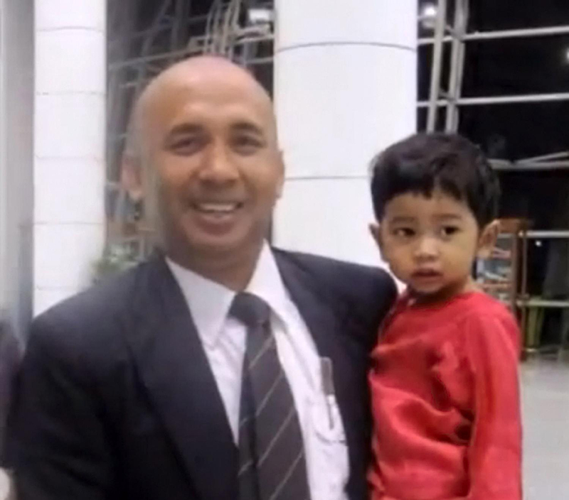 Revelan fotos de la vida diaria del piloto Zaharie Ahmad Shah del vuelo MH370