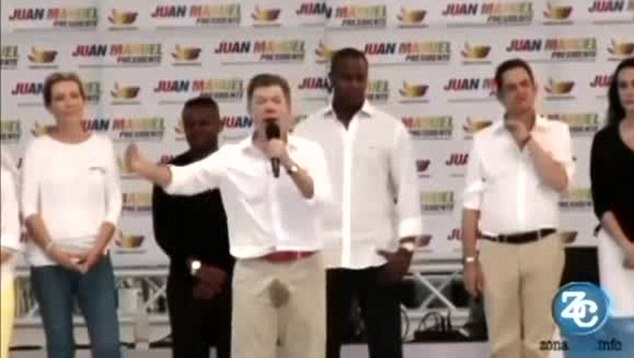 Presidente de Colombia se orina en discurso