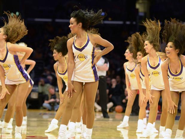 Hermosas animadoras le ponen el lado hot a la NBA12