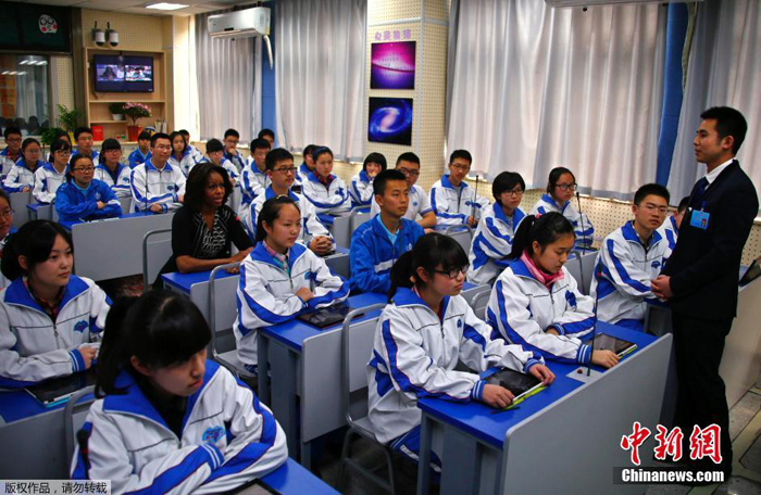 Primera Dama de EEUU visita escuela secundaria en suroeste de China 3