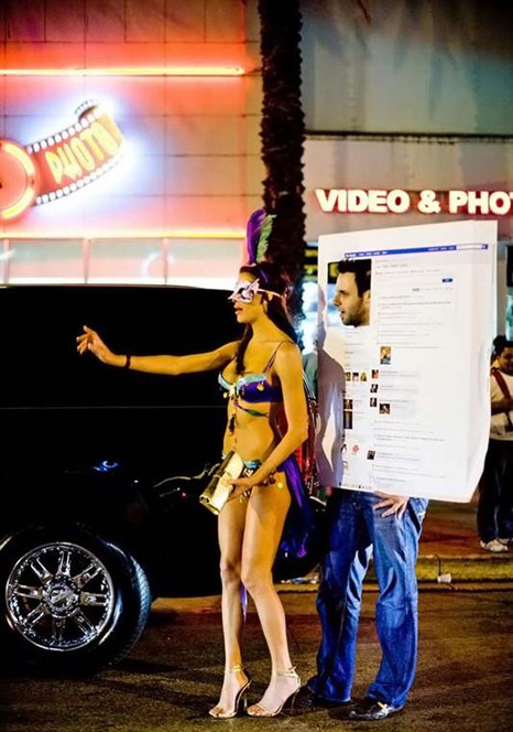 Las mujeres sexys en bikini en las calles de Miami