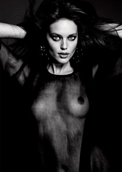 La modelo neoyorquina Emily DiDonato totalmente se desnuda