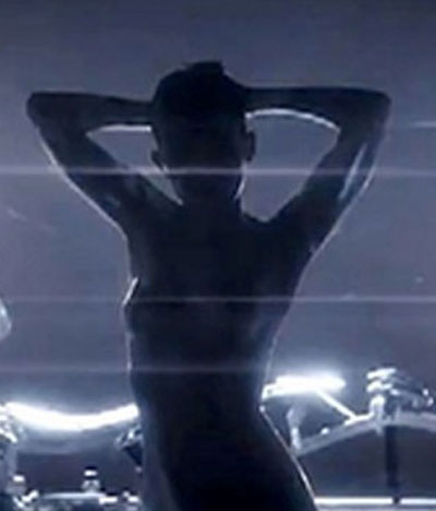 Miley Cyrus desnuda y a caballo