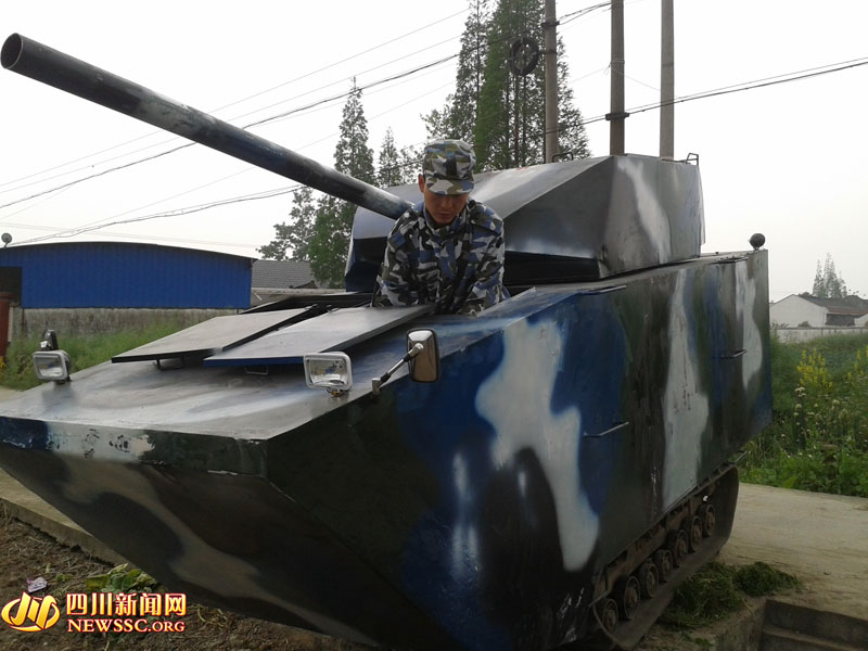 Padre construye un tanque de tres toneladas como regalo para su hijo