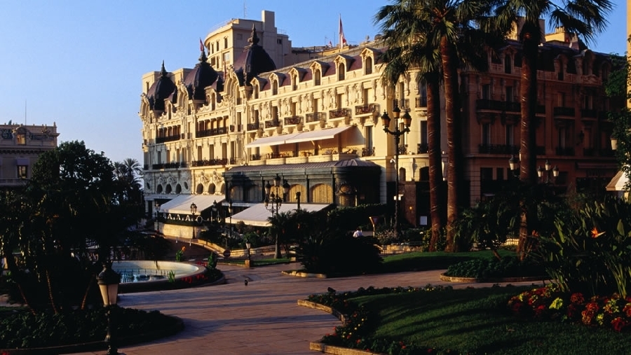 El histórico Hotel de París en Monte Carlo, Mónaco es uno de los lugares más populares entre los usuarios de esta herramienta de Google.