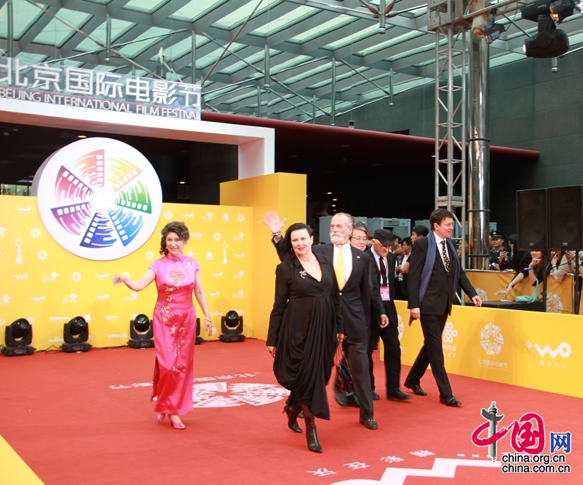 Grandes figuras cinematográficas del mundo occidental brillan en la Alfombra Roja del IV Festival de Cine de Beijing7