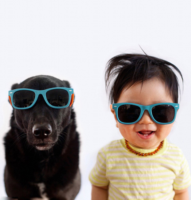 Zoey y Jasper: El niño y su perro que se visten con los mismos gorros