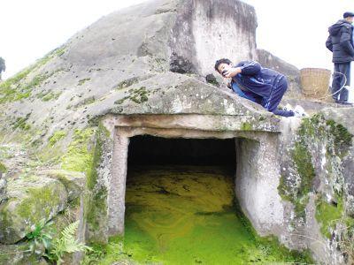 Descubren misteriosas casas de piedra en región de las Tres Gargantas