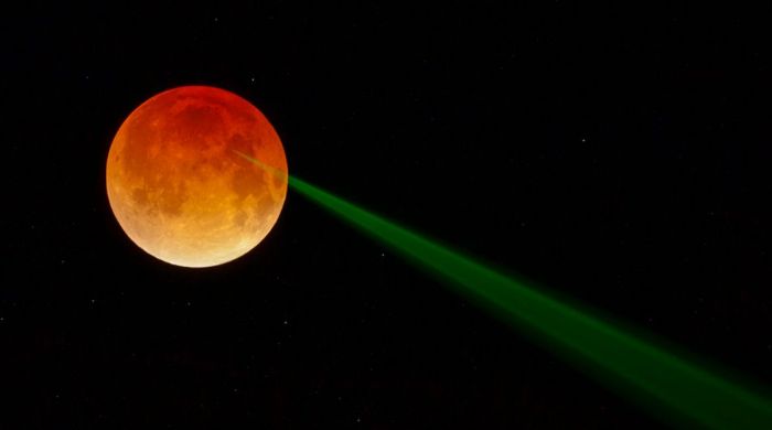 La explicación científica del rayo verde de la Luna roja