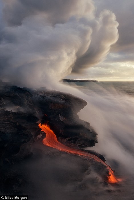 Panoramas fantásticos del volcano activo capturados por Miles Morgan