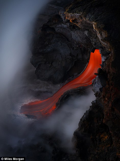 Panoramas fantásticos del volcano activo capturados por Miles Morgan