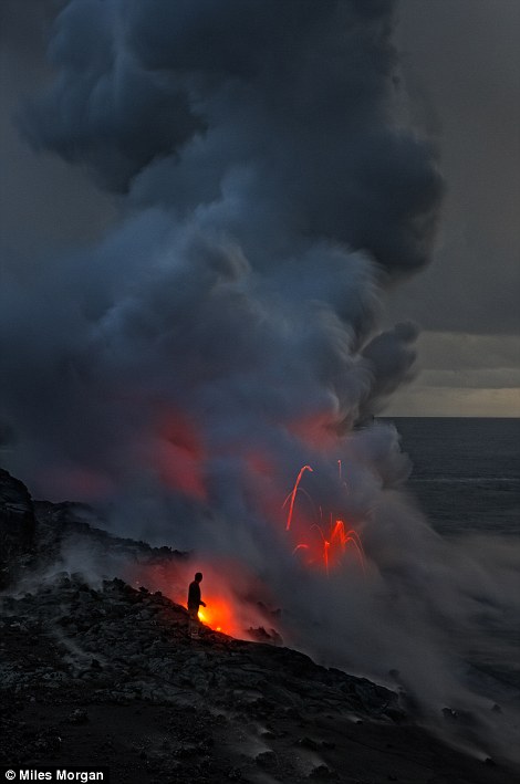 Panoramas fantásticos del volcano activo capturados por Miles Morgan