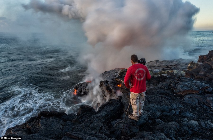 Panoramas fantásticos del volcano activo capturados por Miles Morgan