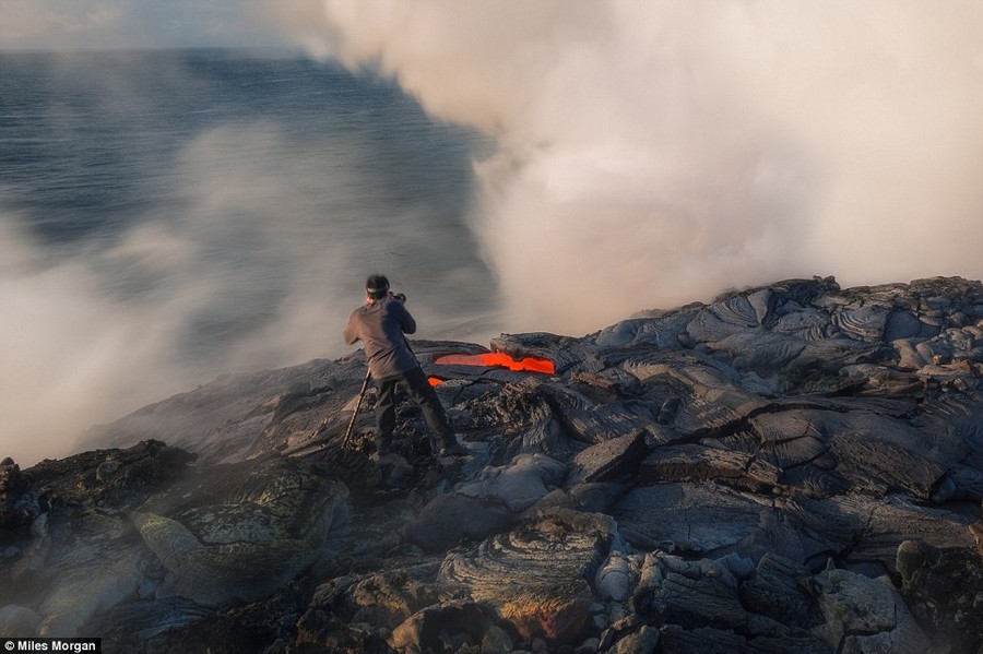 Panoramas fantásticos del volcano activo capturados por Miles Morgan