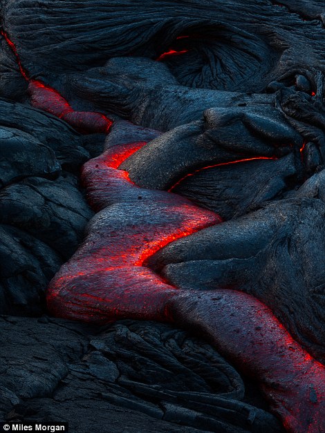 Panoramas fantásticos del volcano activo capturados por Miles Morgan