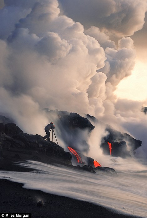 Panoramas fantásticos del volcano activo capturados por Miles Morgan