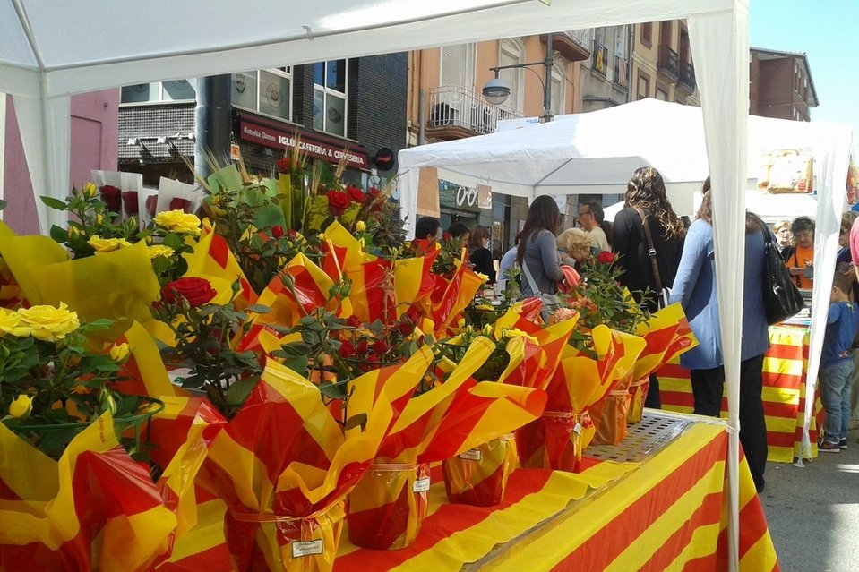 Celebran en calles de Barcelona Sant Jordi y el Día del Libro 3