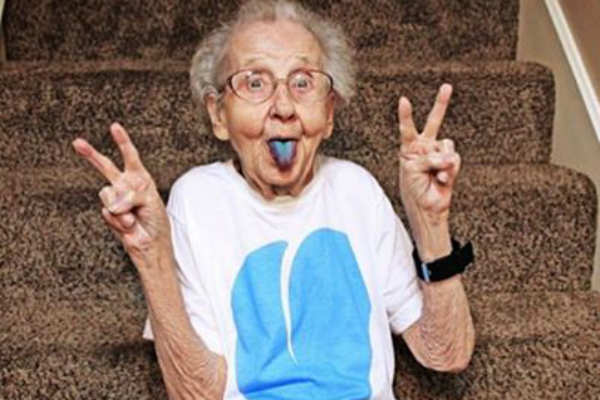 Betty Simpson, la abuelita más cool de Instagram