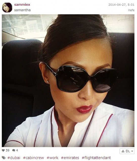 Las azafatas calientes muestran fotos por internet