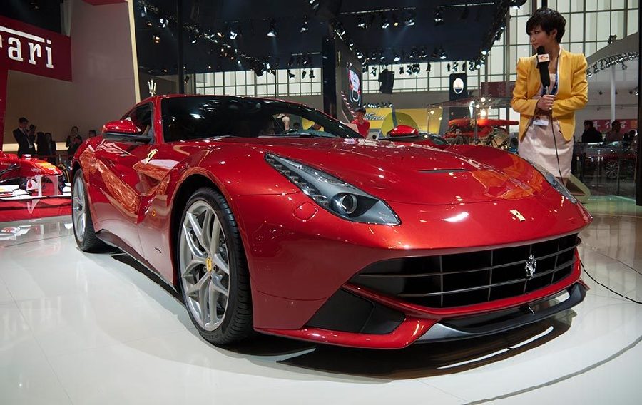 No 7. Ferrari F12 berlinetta Pais de origen: Italia Motor: 740-hp, 6.3-liter, V-12 Precio de salida: $315,888