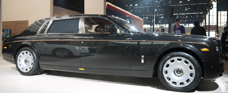 No 6. Rolls-Royce Phantom Extended Wheelbase Pais de origen: Reino Unido Motor: 453-hp, 6.75-liter V-12 Precio de salida: $298,900