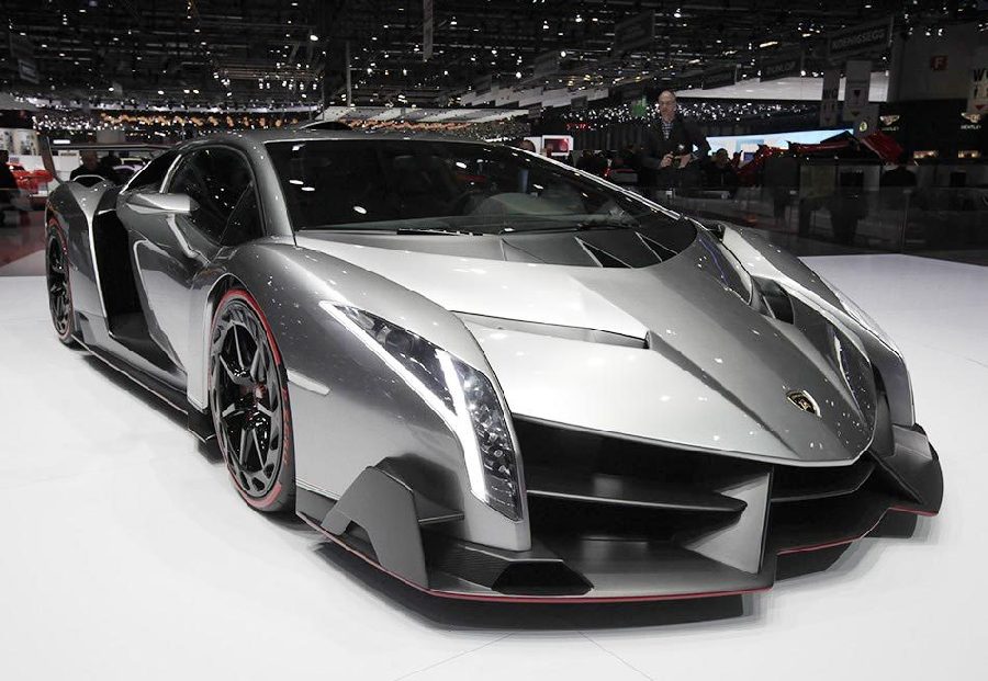No 1. Lamborghini Veneno Roadster Pais de origen: Italia Motor: 750-hp, 6.5-liter, 12-cylinder 0-100 km por hora: 2.9 segundos Precio de salida: $4.5 millones