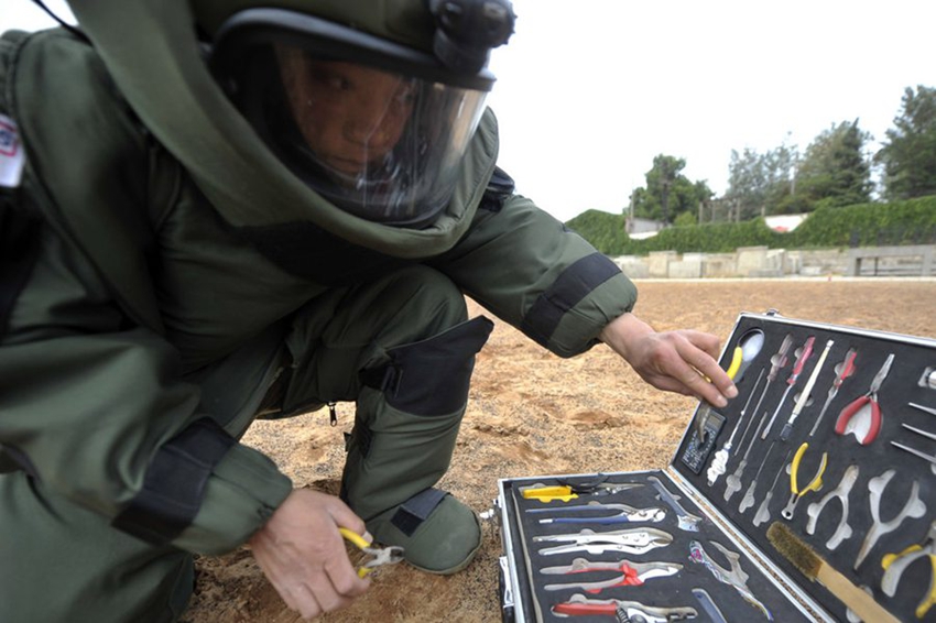 En imágenes: el silencioso mundo de los expertos en desactivación de bombas17