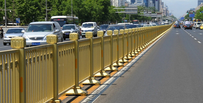 Instaladas nuevas barreras de seguridad en la Avenida Chang'an 3