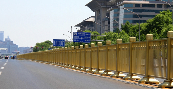 Instaladas nuevas barreras de seguridad en la Avenida Chang'an 1