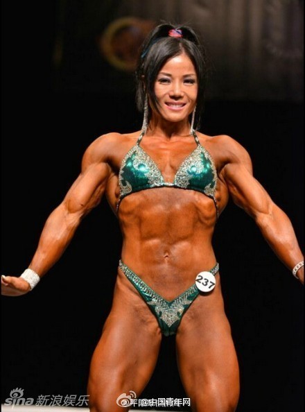 Michelle Jin, mujer china con músculos fuertes gana el concurso en EE.UU.