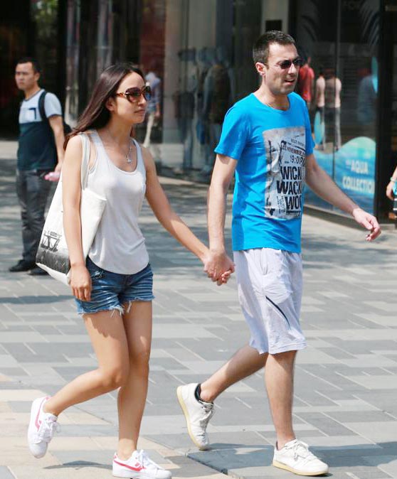 Beijing se quita la ropa para celebrar la llegada del verano